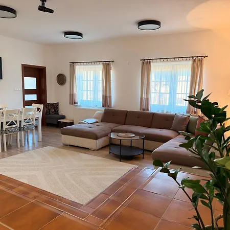 Rusinsky Dvor S Privatnym Wellness فيلة *