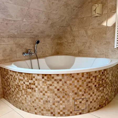 Rusinsky Dvor S Privatnym Wellness Maly Lipnik